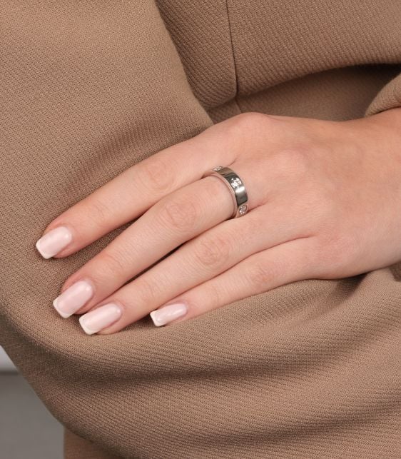 6 Diamond 18ct White Gold Love Ring