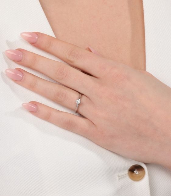 Brilliant Cut 0.19ct Diamond Platinum Tiffany Setting Ring